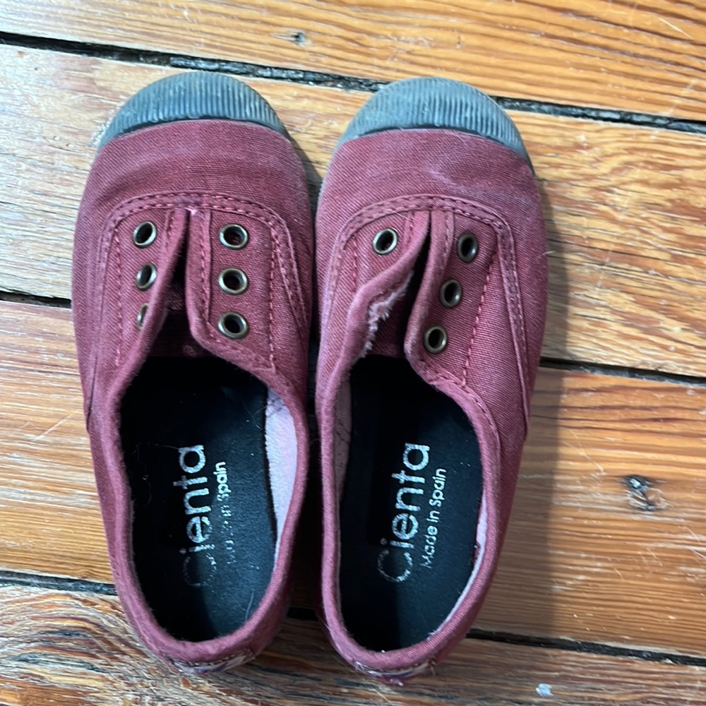 Maroon Cienta flats Euro size 26. Great gently used condition.